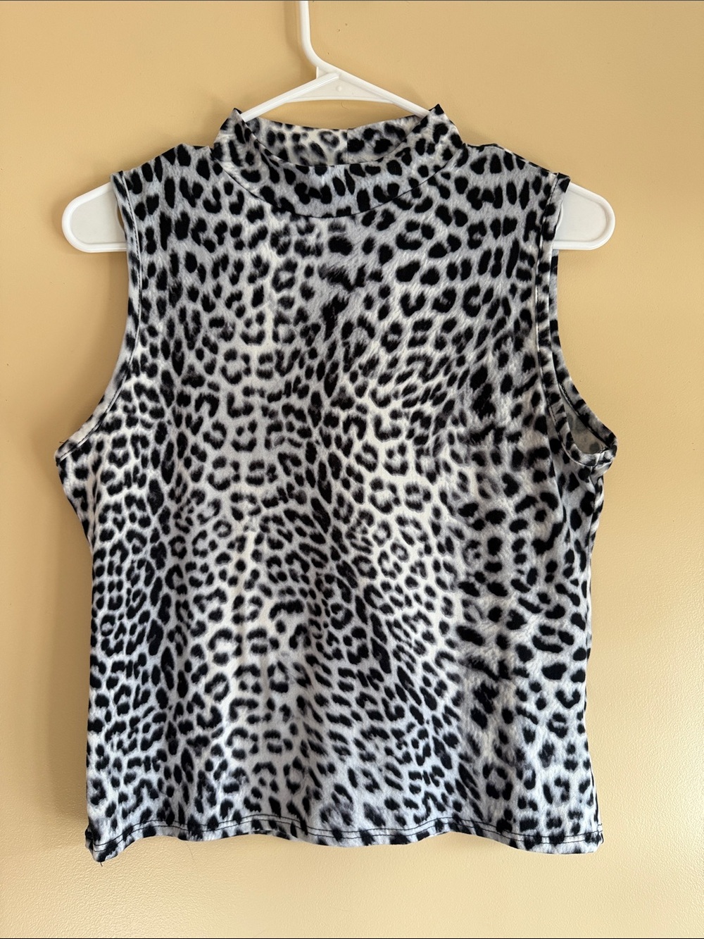 Mock Neck Sleeveless Leopard Print Tank Top — Black and White